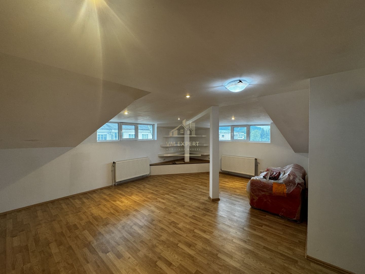 APARTAMENT CAMPULUNG TIP PENTHOUSE, 5 CAMERE GRUI - Poză 49