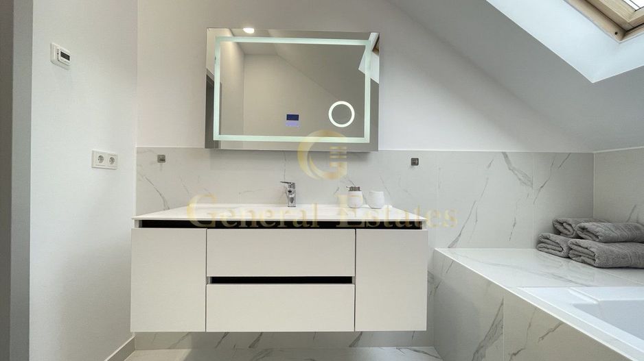 Casă cu design modern & suflet autentic – 200 m² de confort și rafinam - Poză 43