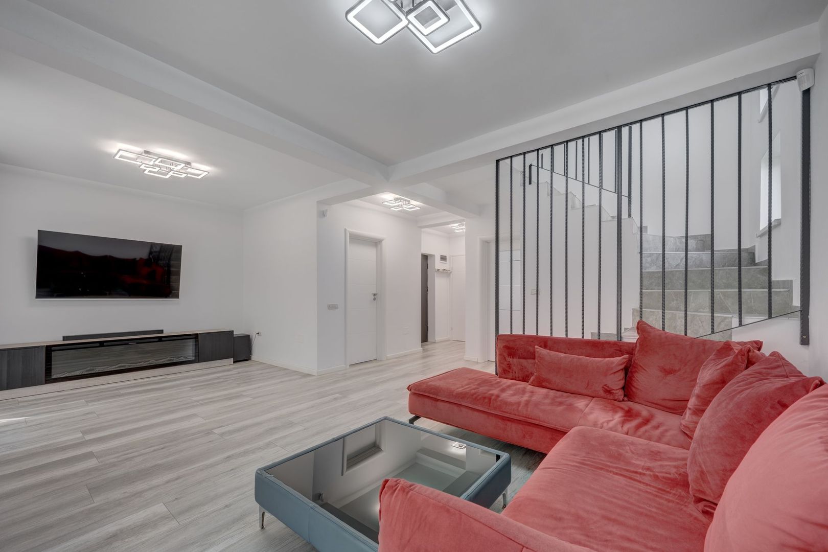 CASA SMART+PISCINA+GARAJ+Zona BARBEQUE! str. Fortului Domnești - Poză 1