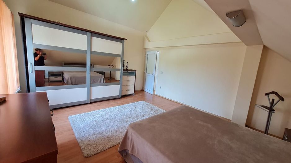 Casă cu teren generos pretabila pentru afacere - Poză 10