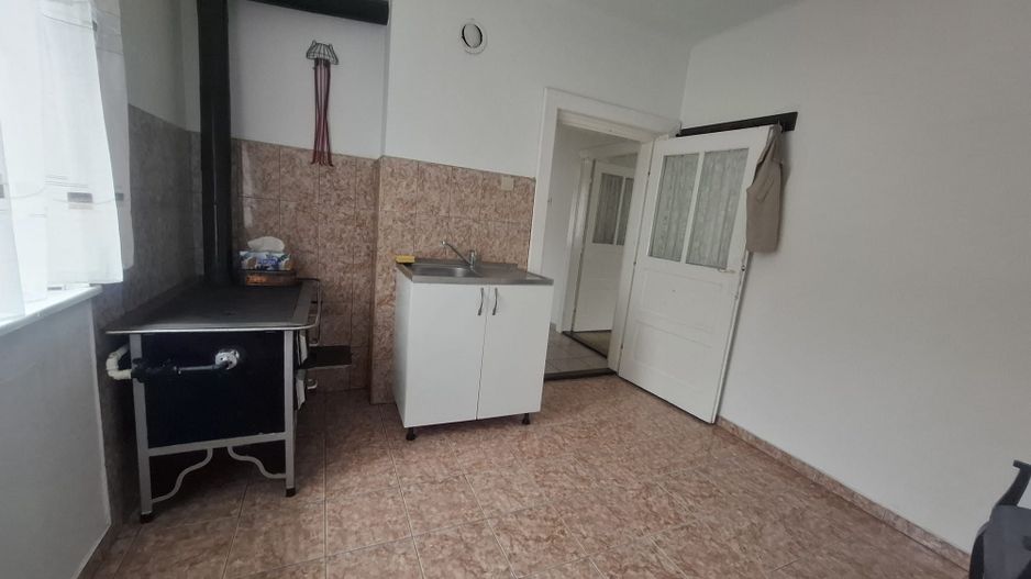 Spațiu cu potențial dublu: locuință sau sediu! - Poză 5