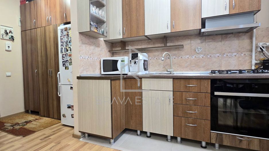 Apartament 3 camere , 43mp , 2 balcoane, zona Eroilor Floresti - Poză 2