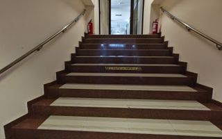 Birouri spatioase in cladire de birouri - Poză 8