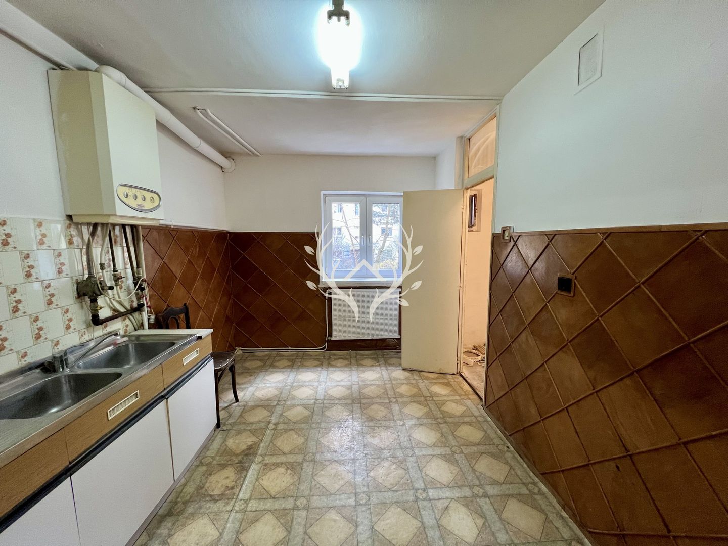 Apartament cu 3 camere, pregatit pentru renovare in Zorilor - Poză 4