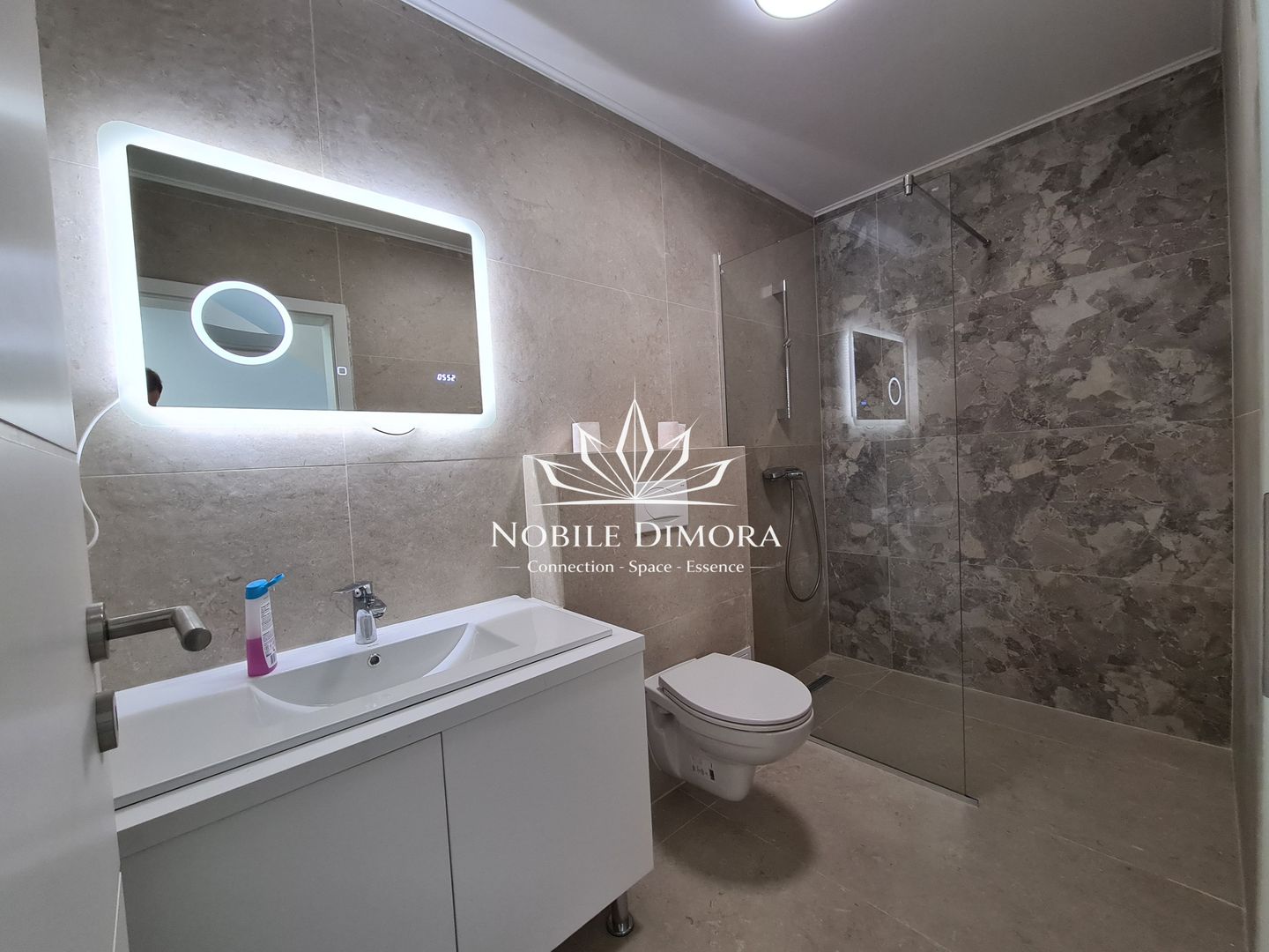 Duplex modern cu 5 camere si 2 bai - curte de 750mp in Ghiroda - Poză 6