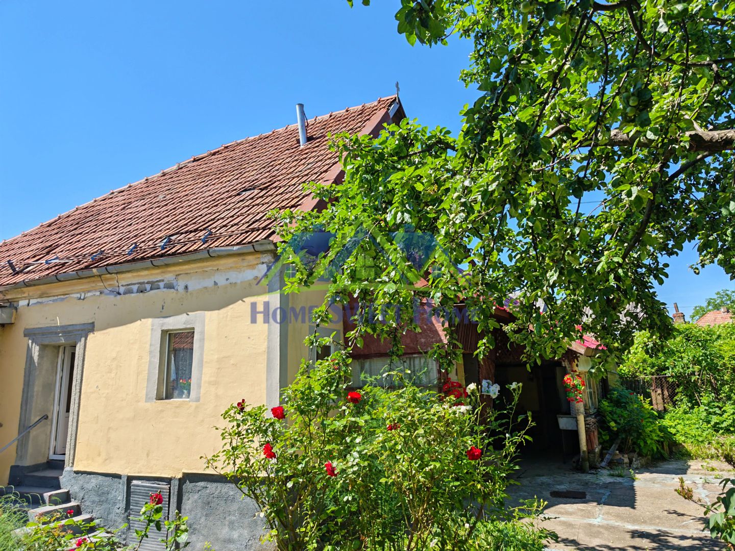 Casa Ghelari, 3 camere, 678mp, baie, buc., termopane, curte si gradina - Poză 4
