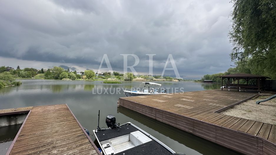 SNAGOV VILA | 36m DESCHIDERE LA LAC | PONTON 250mp | JACUZZI | SPA | BOWLING - Poză 10