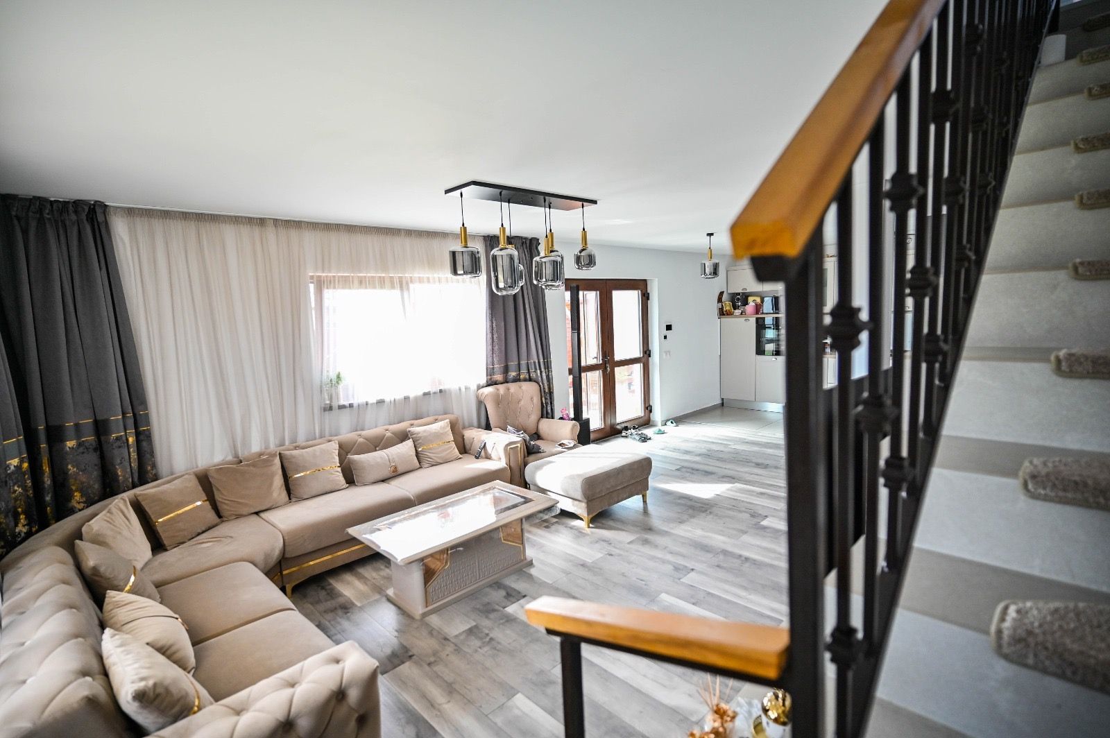 Casa individuală de vânzare Sânpetru, 5 camere, garaj, foișor, curte - Poză 7