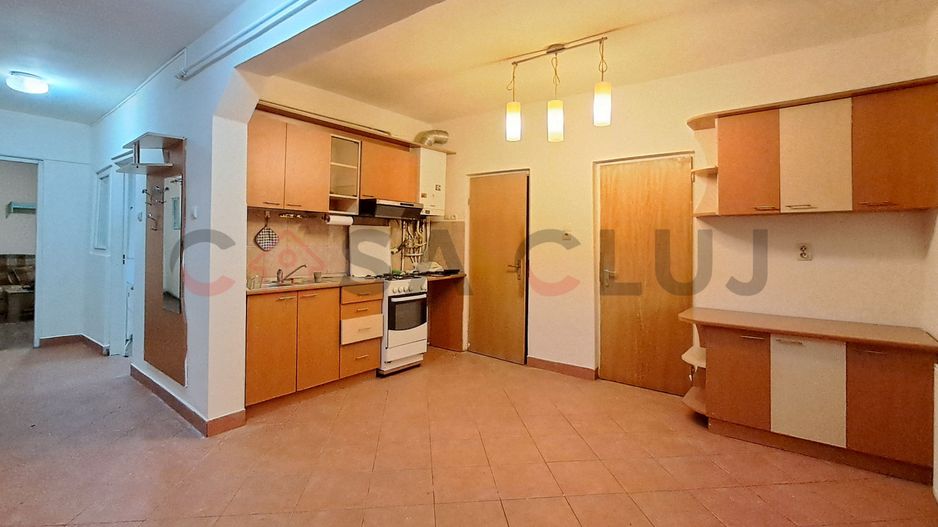 Casă calcan, Curte,  grădină, Iris!! - Poză 1