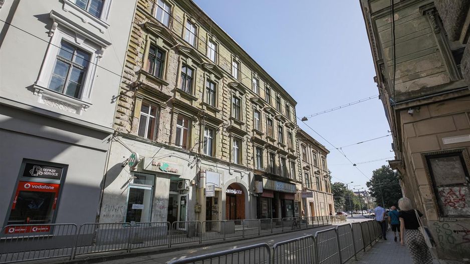 Sub mantia arhitecturala istorica a Cetatii Timisoarei, Spatiu comercial - Poză 28