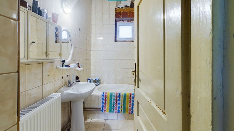 Casă cu 4 camere + anexe   în Șofronea - Poză 6