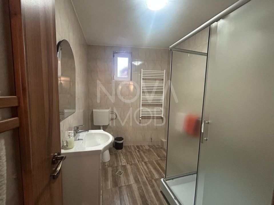 Casa de vanzare 200 mp cu spatiu comercial la parter, strada Lunga - Poză 13