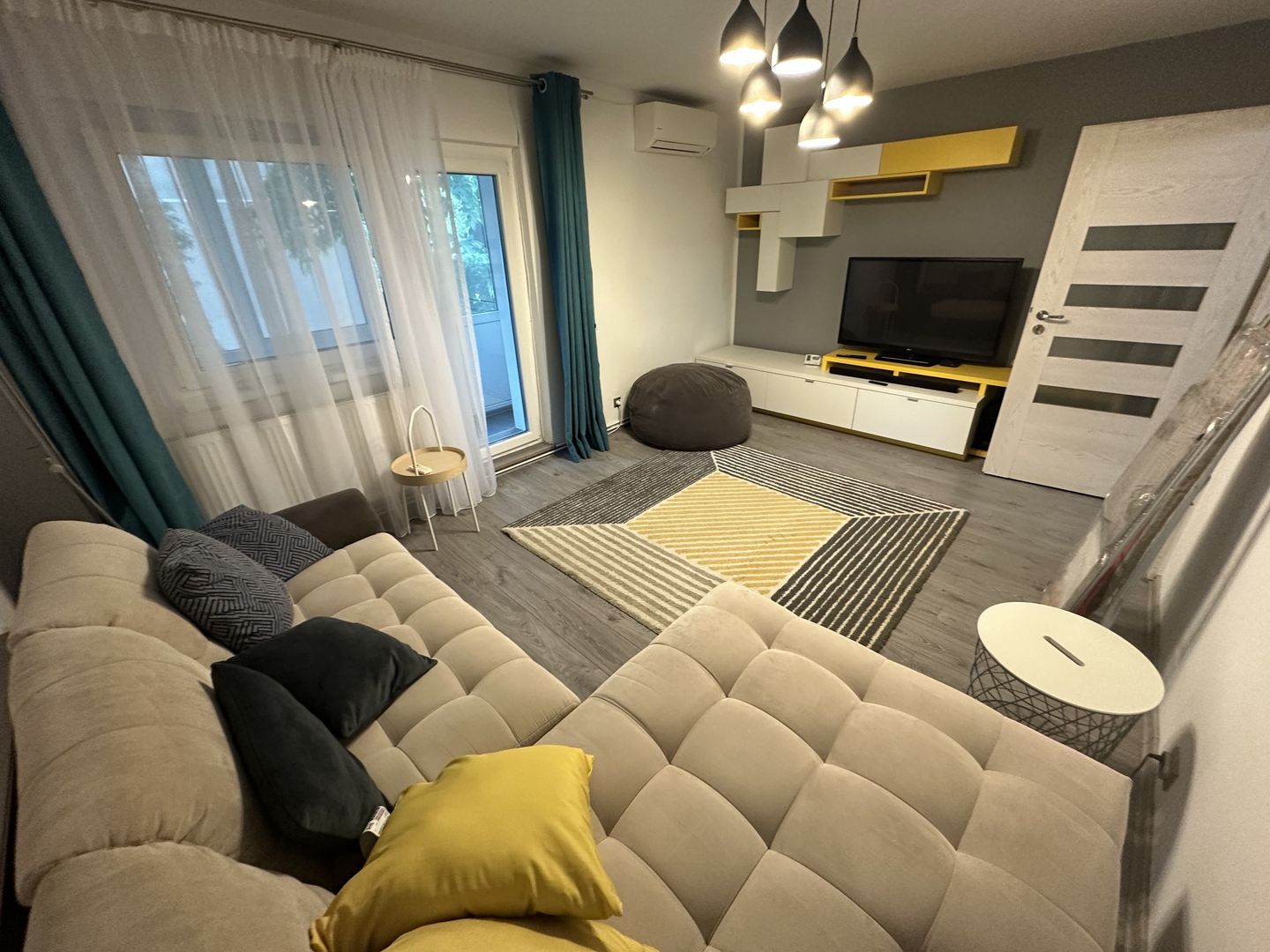Apartament 3 camere  renovat in zona Lipovei - Poză 1