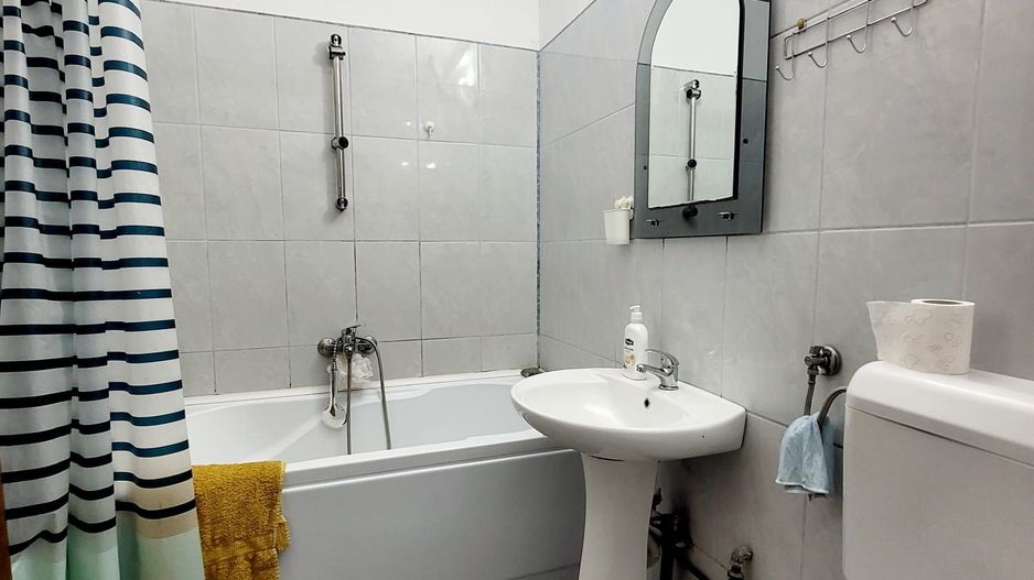 Apartament cu 3 camere - Centru/Piata 700 - Poză 8