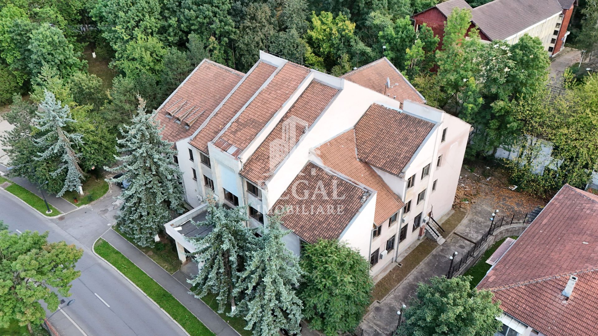 Clădire fost sediu BCR, 2.335 mp, P+2E | 0% comision - Poză 2