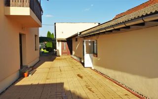 Casa cu 1064 mp teren, ideala pentru pensiune - Poză 4