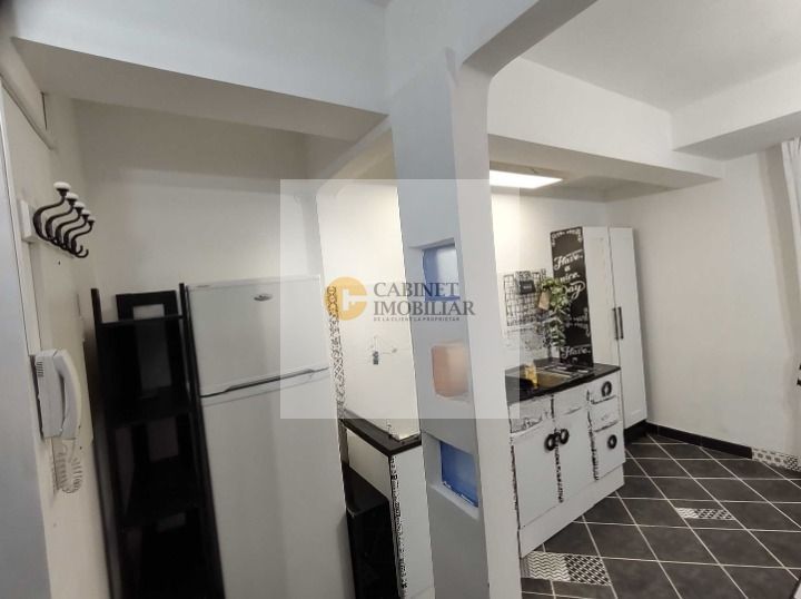 Piata Romana metrou - vedere catre bulevard - Poză 4