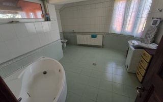 Casă spațioasă și luminoasă, cu teren generos, zona Europa - Poză 9