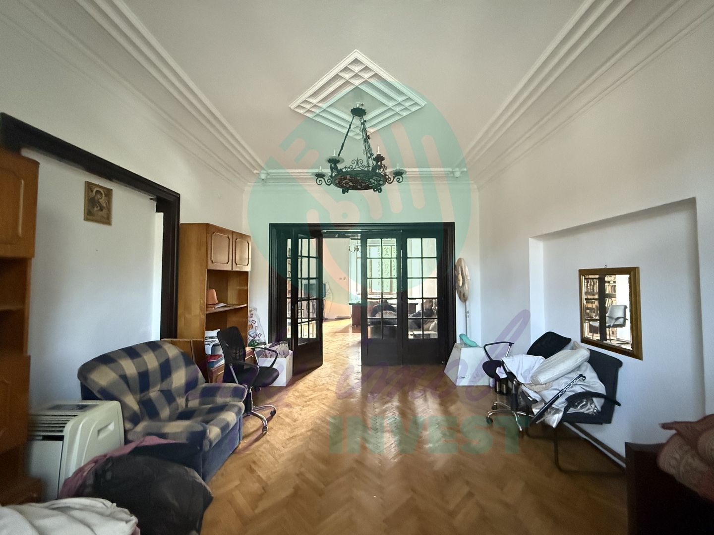 Eleganta, stil si mult potential intr-un apartament interbelic de 3 camere - Poză 7