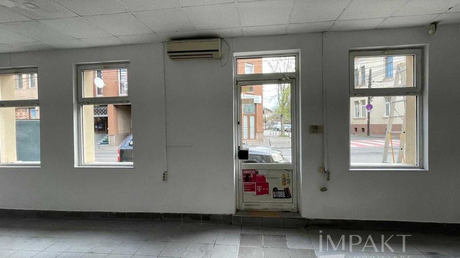 De închiriat spatiu comercial , zona centrala 80 m2 - Poză 4
