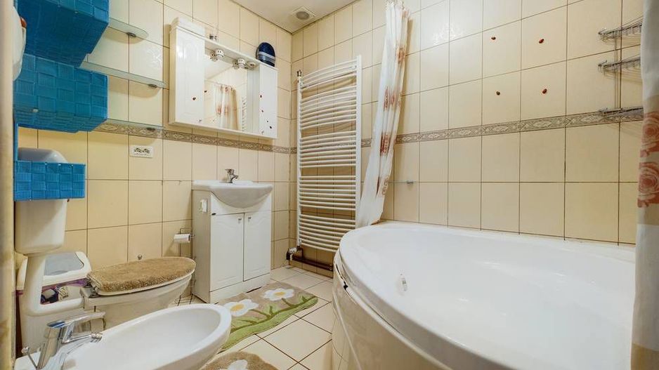 Casă generoasă în Grădiște - Poză 10