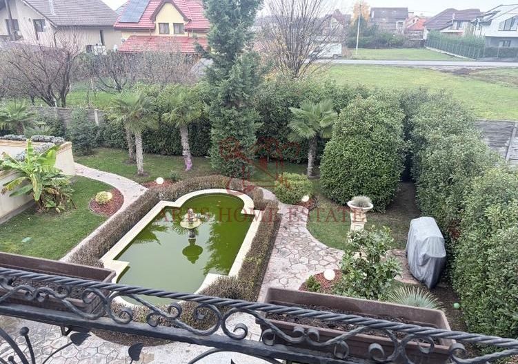 Vila deosebita cu piscina interioară - Poză 15