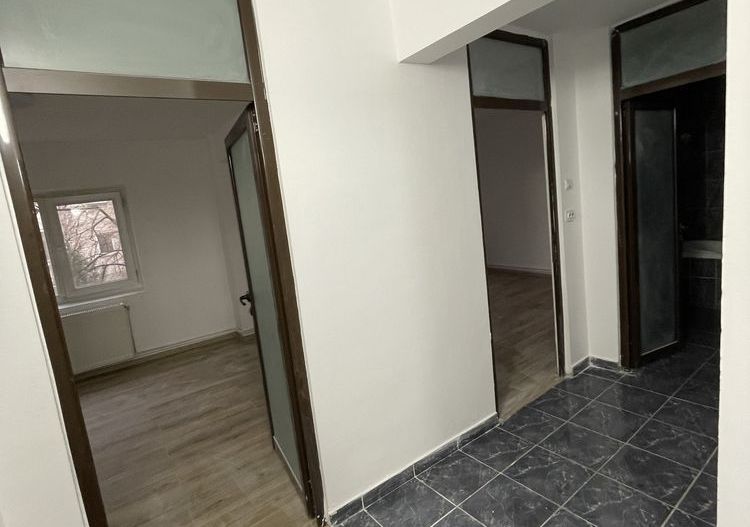 De vanzare apartament 3 camere Virtutii - Poză 4