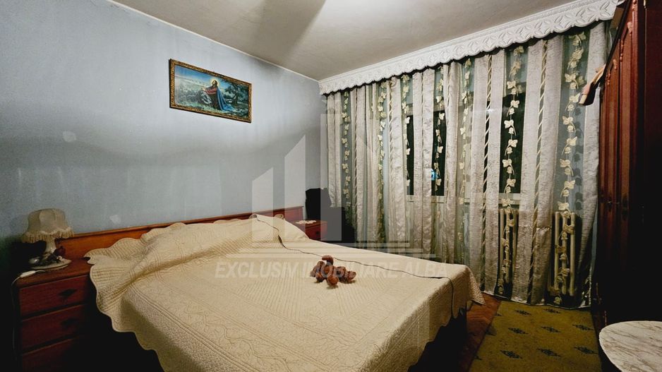 Apartament cu 4 camere decomandate, Cetate - zona Mercur - Poză 5
