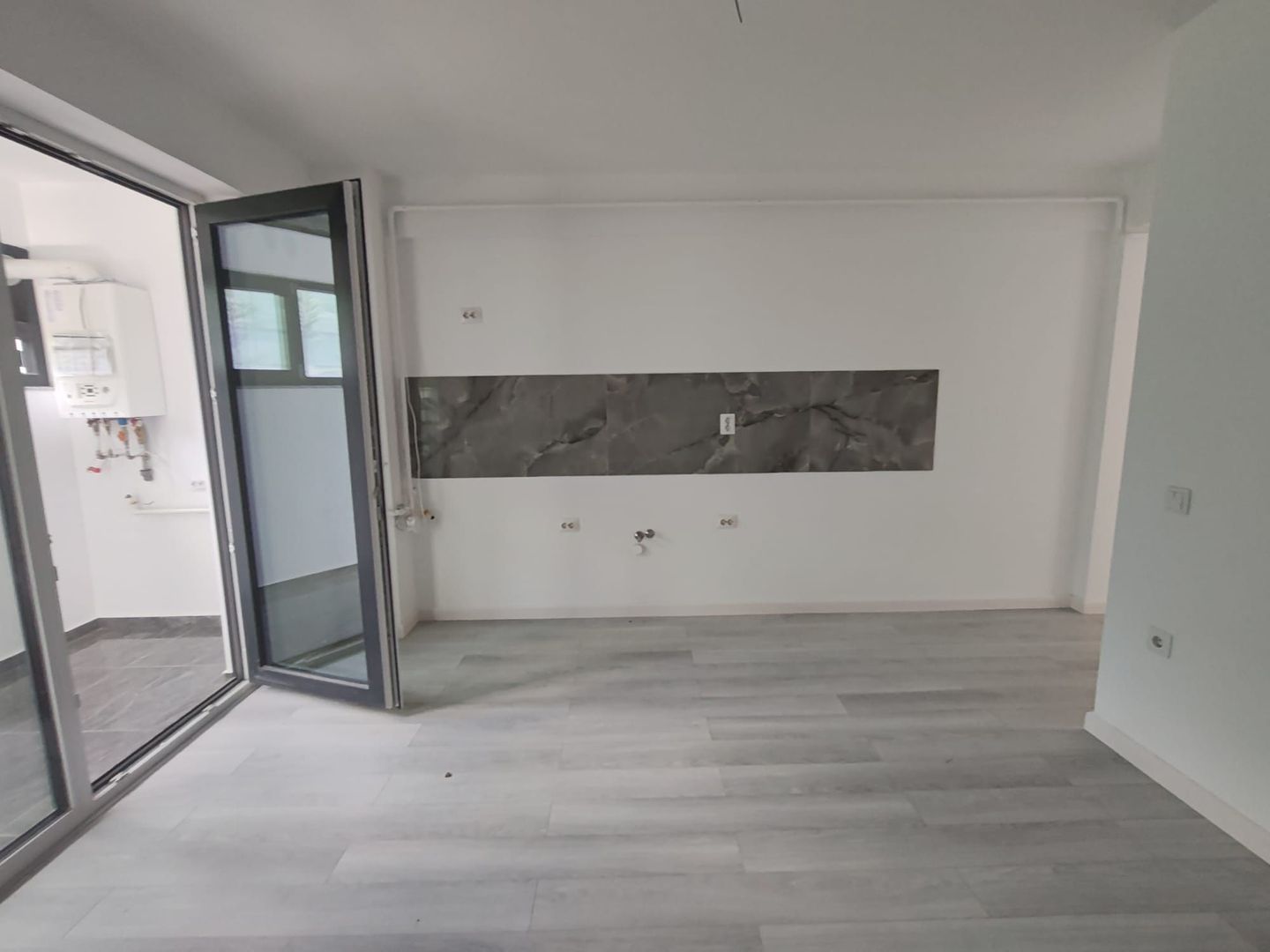 Ap. 2 camere INTABULAT 51 mp+ loc de parcare V. Lupului 86900 euro - Poză 2