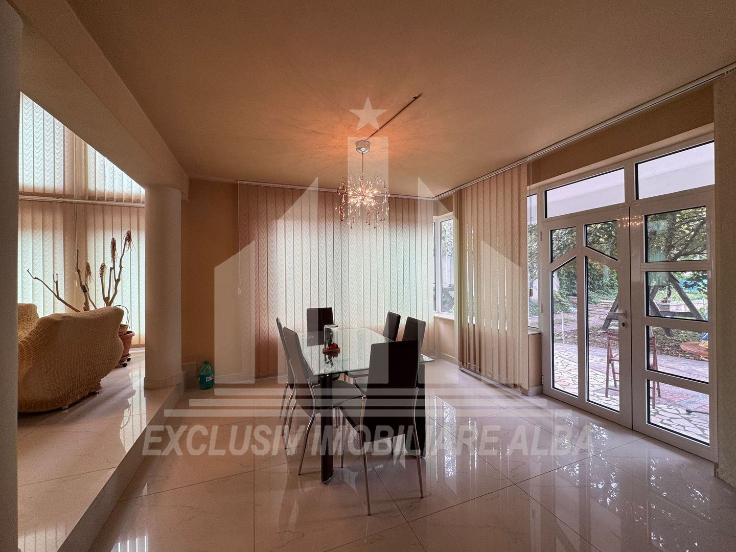 Casa individuala | Pensiune | 380 mp | 1377 mp teren | Cetate - Poză 4