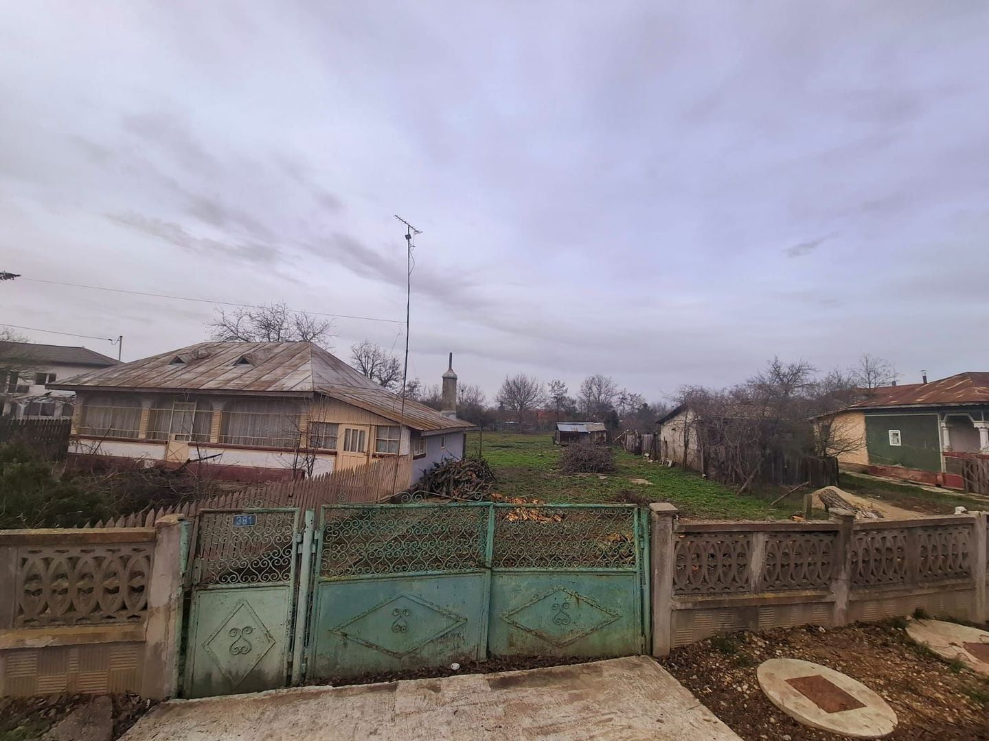 Crevedia - Darza , teren si casa batraneasca - Poză 1