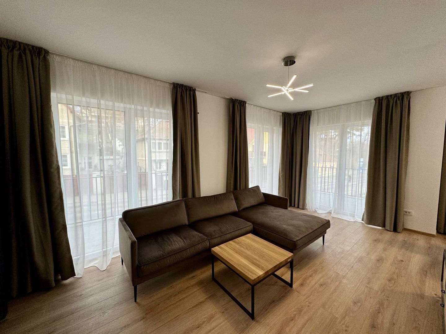 Apartament 3 camere nou | Sfantul Gheorghe zona centrala - Poză 1