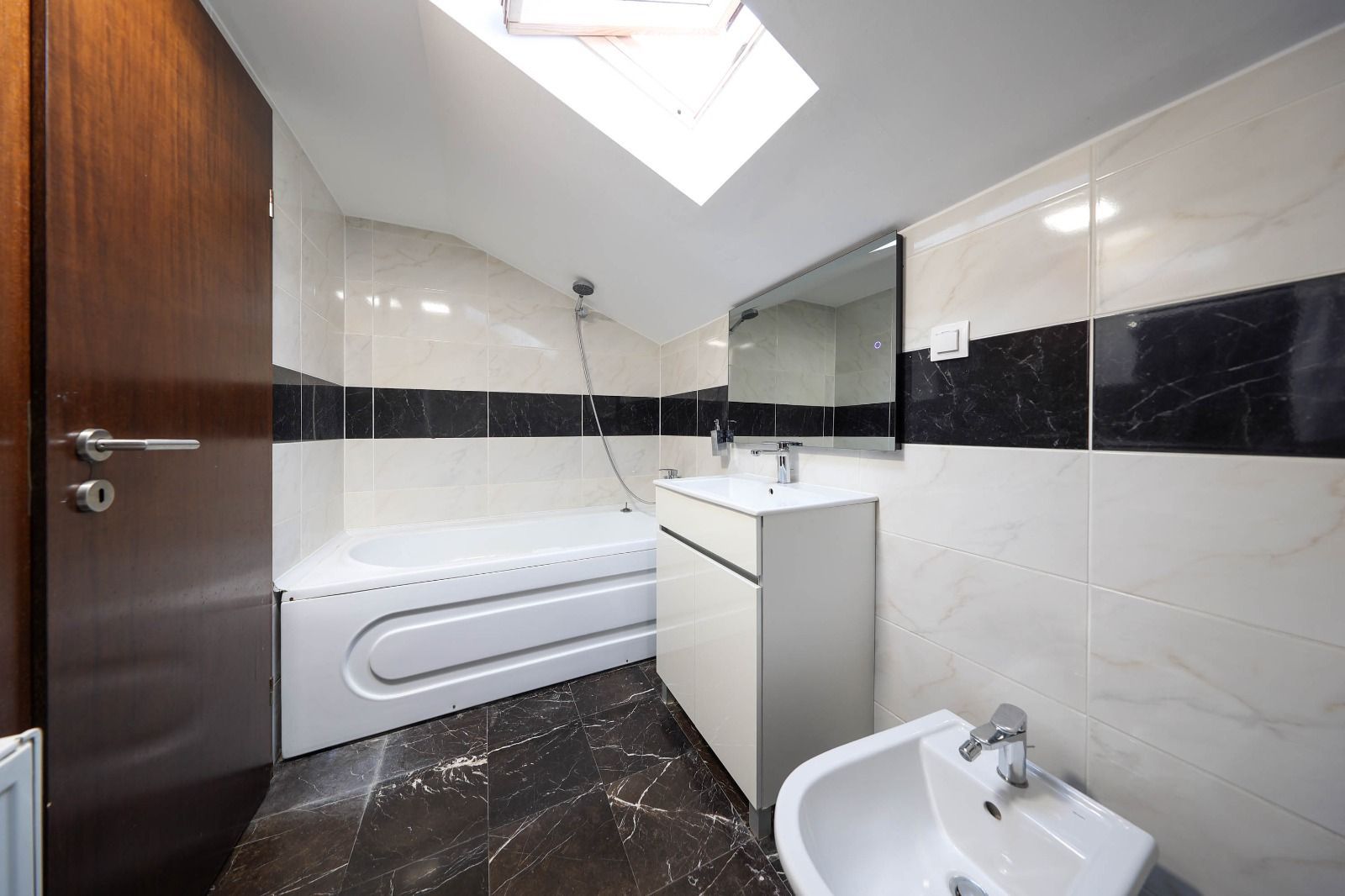 Casă deosebită de vânzare în centrul Brașovului - Poză 16