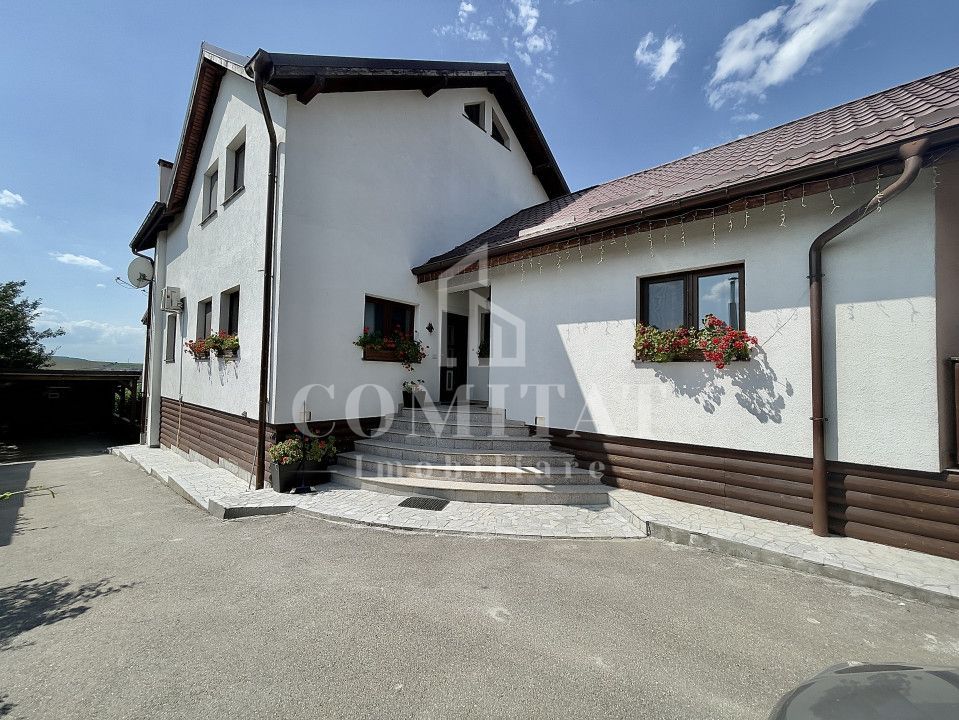 Casă cochetă cu teren generos și panoramă Chinteni - Poză 26