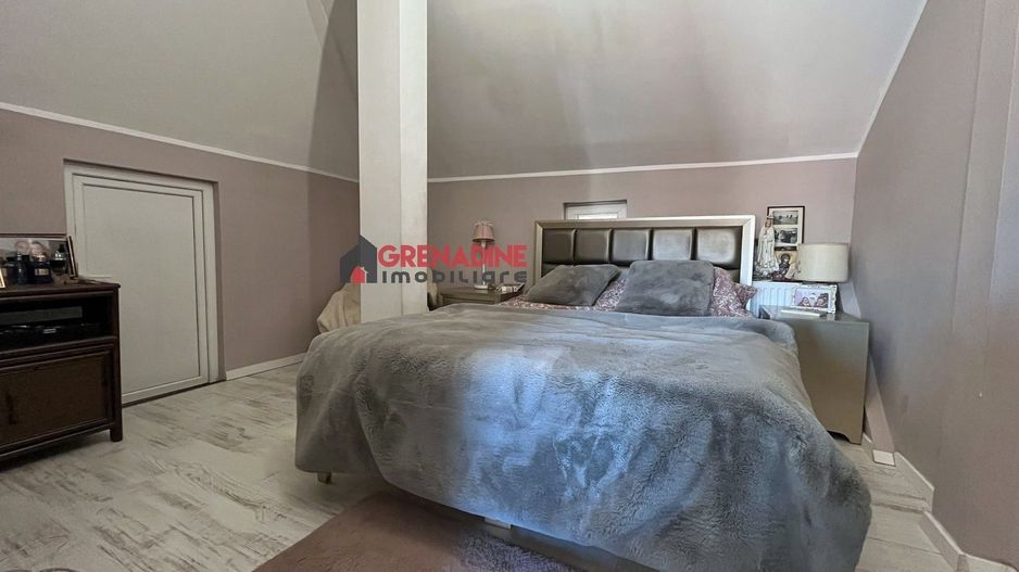 Casa deosebita 4 Camere P+M - zona Sanpetru - Comision 0% - Poză 8
