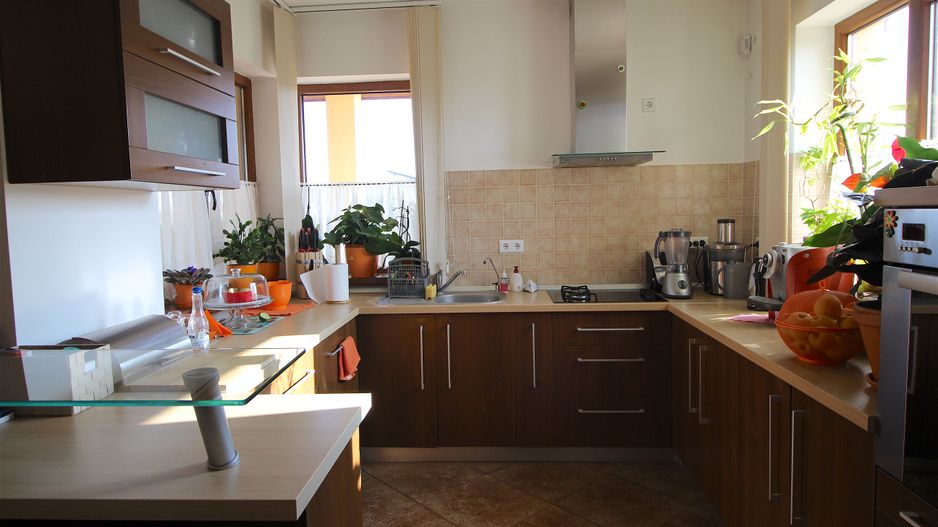 Casă / Vilă cu 5 camere de vânzare în zona Dumbravita - Poză 9