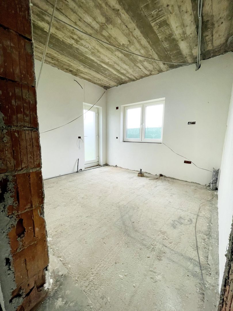 Casǎ de vânzare 7 camere P+E Sânmartin - Poză 5