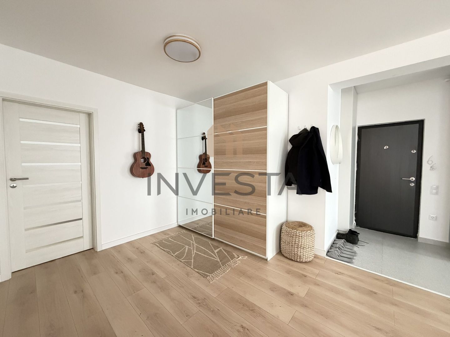 Apartament deosebit cu vedere spre oras- zona Alecu Russo - Poză 1