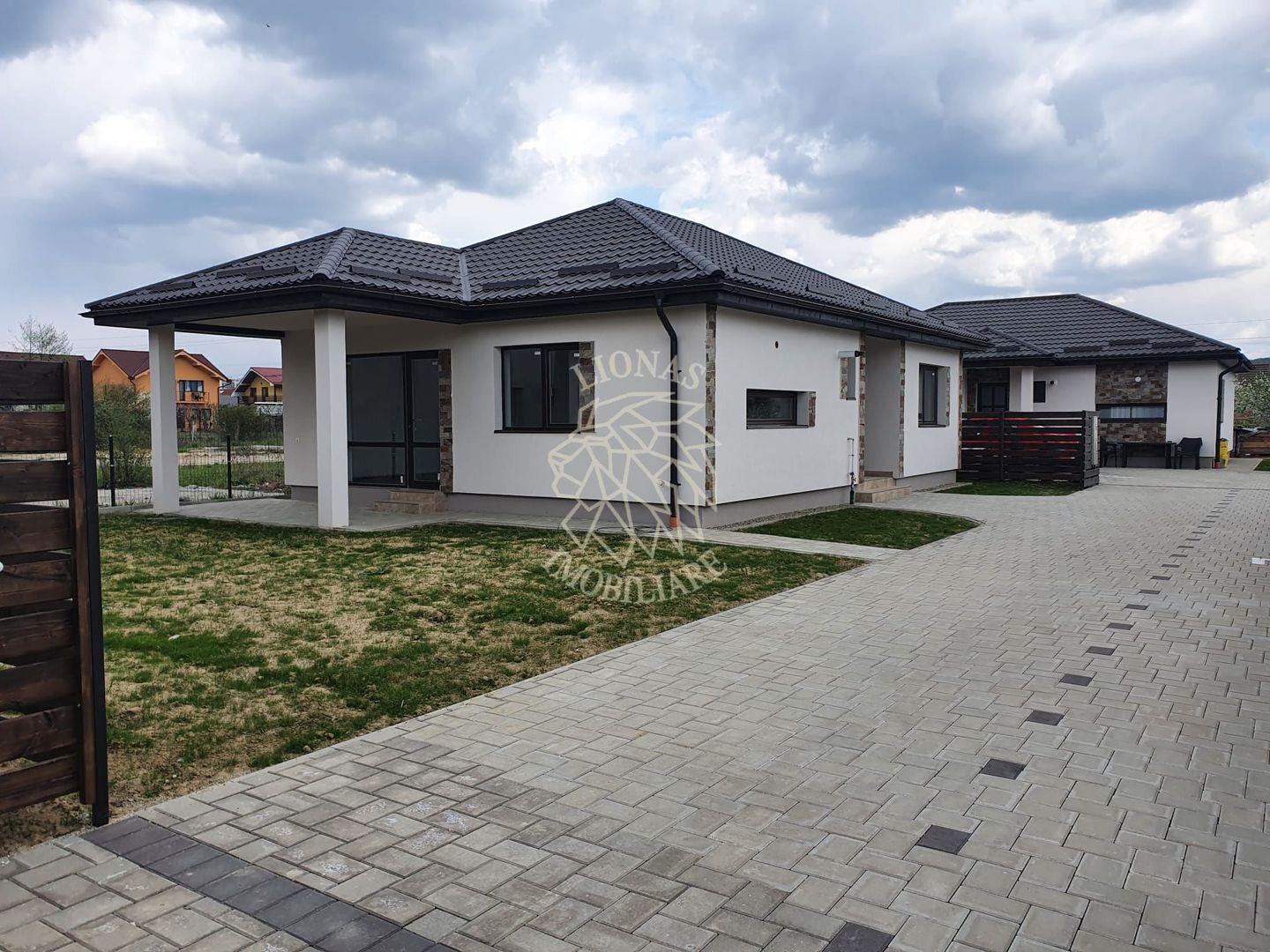 Casa 3 camere,  nivel parter,  3 ari teren, zona Nord Unirea - Poză 1