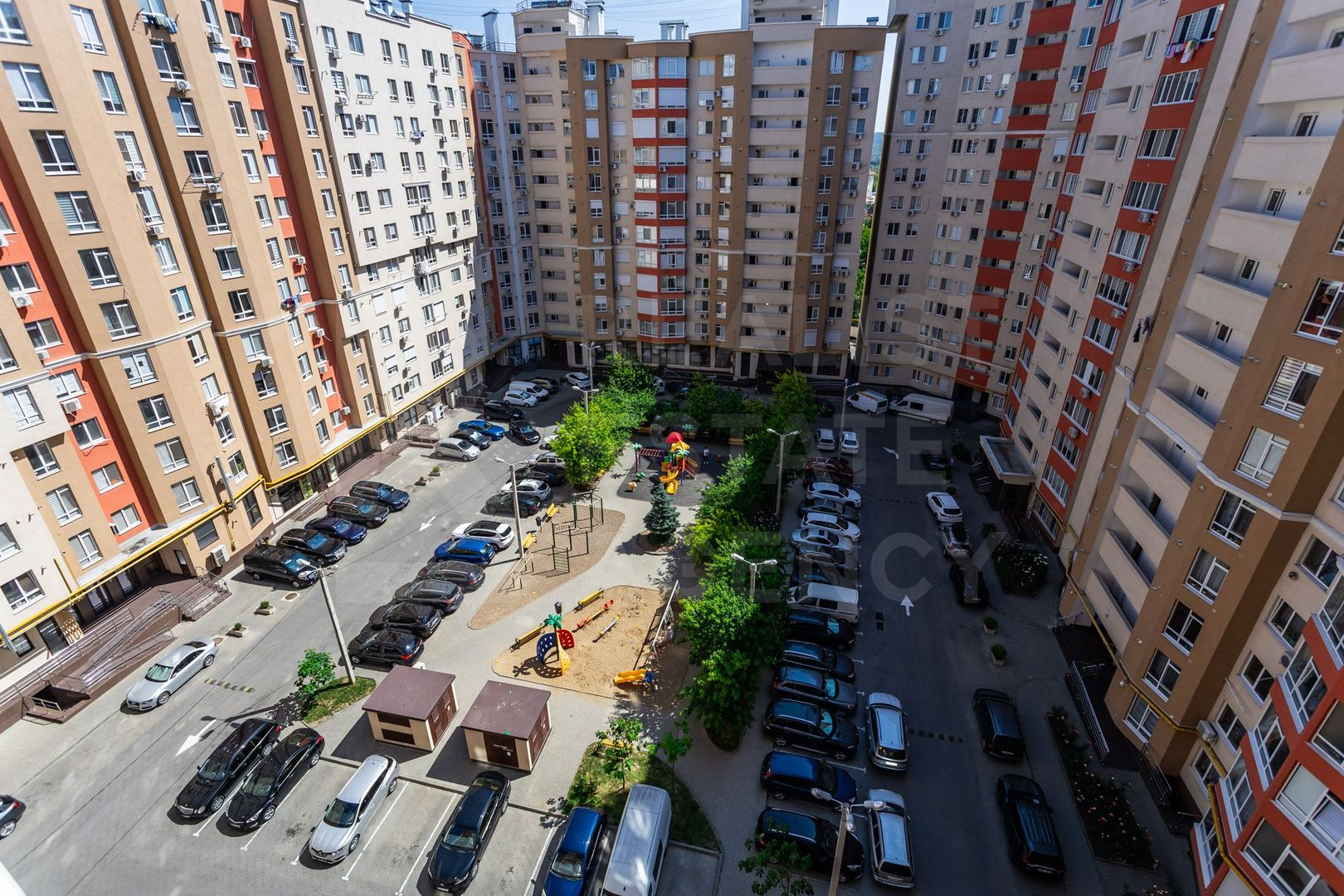 Vânzare, apartament, 2 camere, str. Ginta Latină, sectorul Ciocana - Poză 1