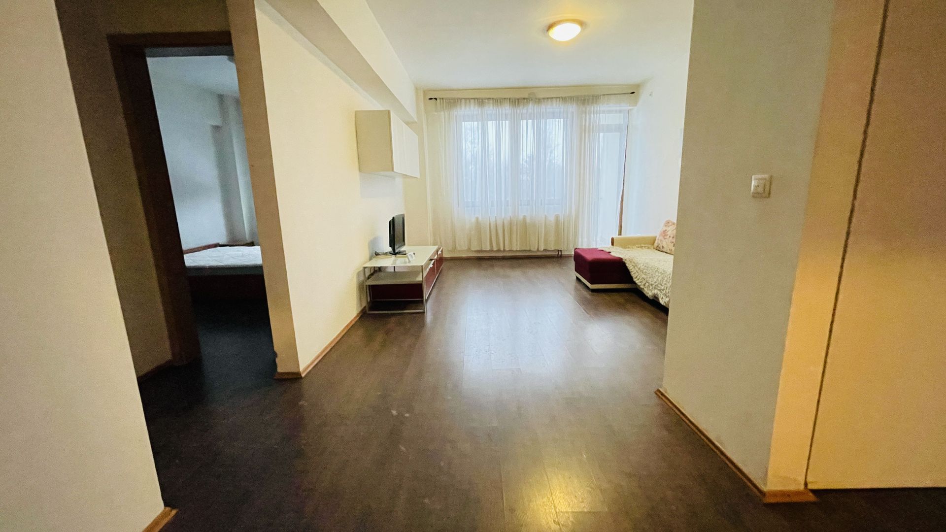Apartament doua camere,etaj 1,doua locuri de parcare - Poză 7
