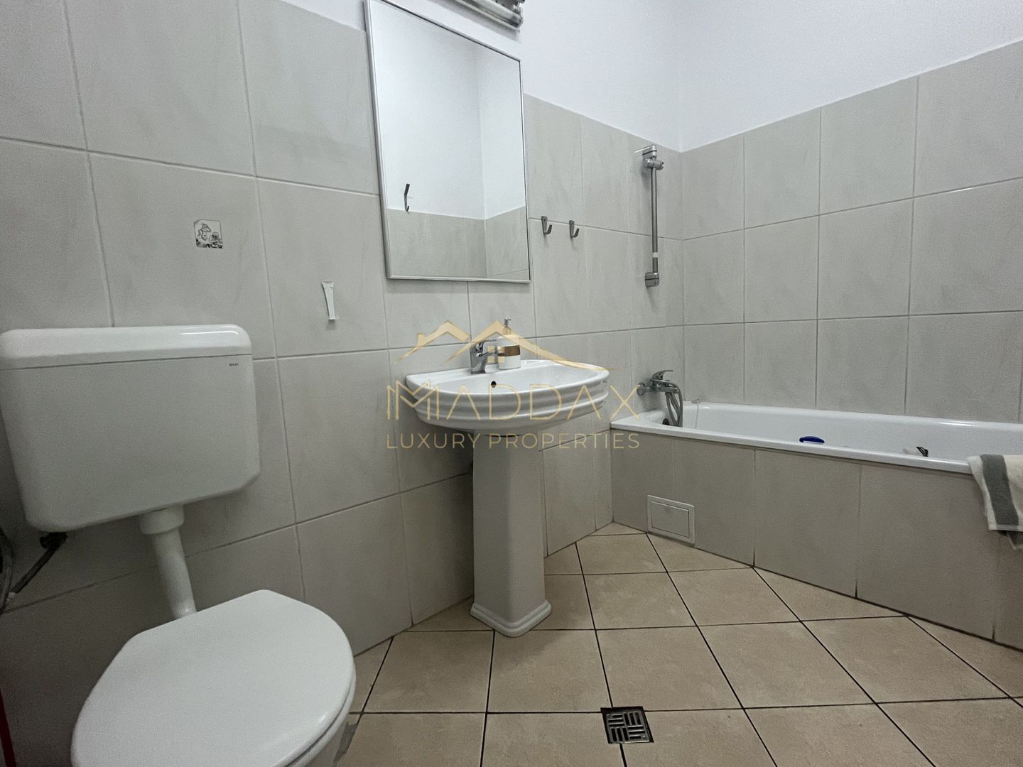 Apartament parter Piața Romană | 5 camere | Curte | 8 Locuri de Parcare - Poză 30