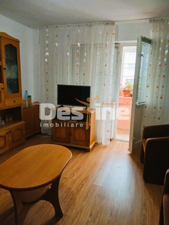 Apartament cu 3 camere de vanzare zona centrala - Poză 1