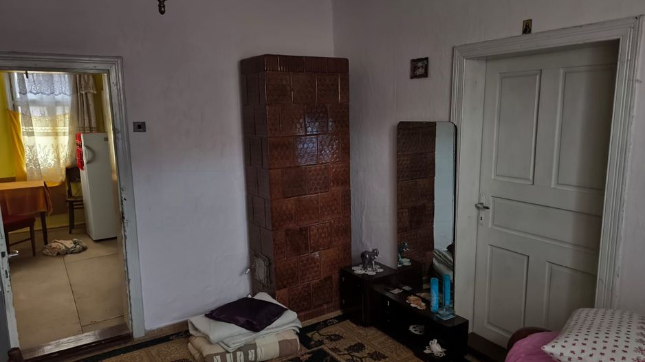 CASA DE VANZARE + ANEXE 2500 MP / PUTNA - Poză 6