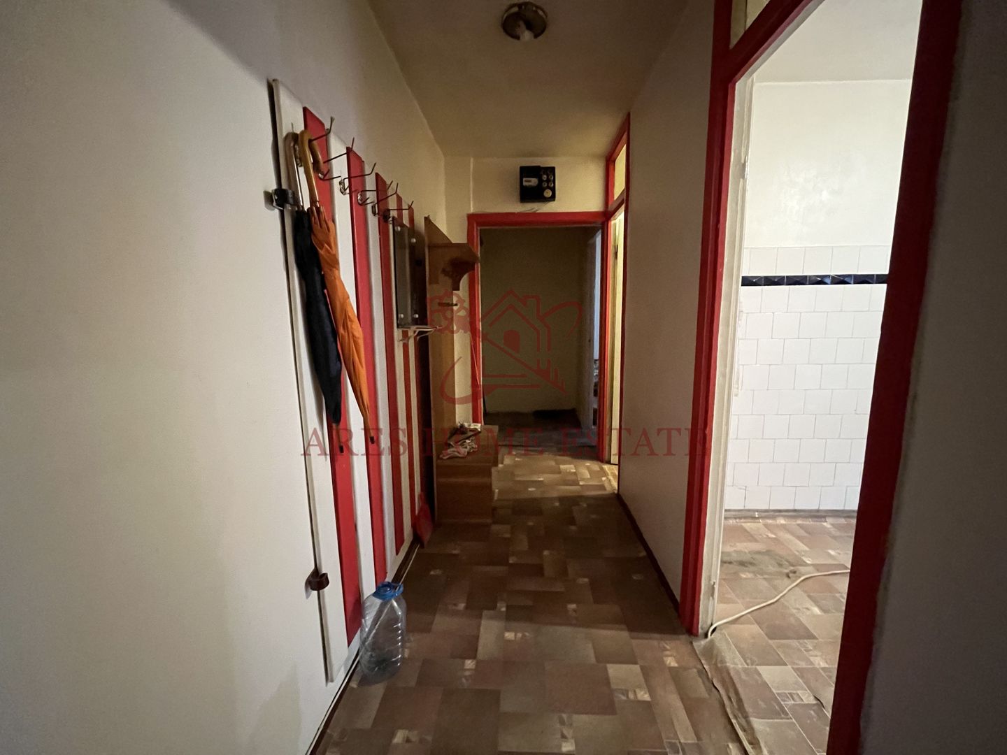 Etaj 1, 3 camere, spatios, 2 băi, centrală proprie – zonă excelentă - Poză 15