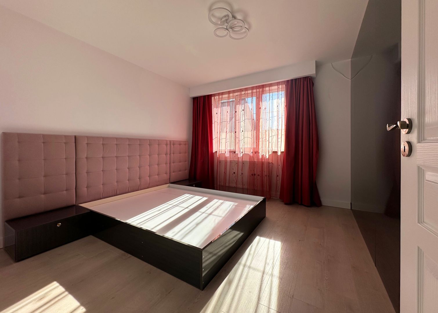 Vânzare casă 5 camere nouă elegantă și spațioasă în Hărman - Poză 9