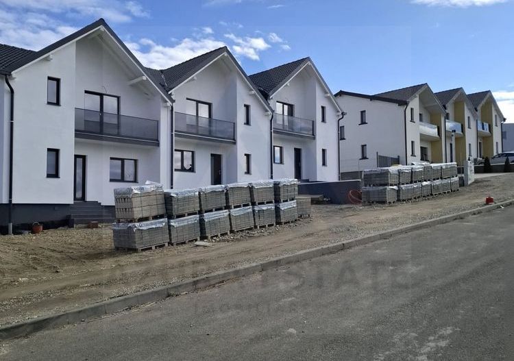 Casa modern 4 camere 2 bai 118.5 mp utili si teren 400 mp in Sura Mare - Poză 2