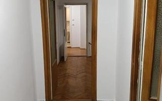Vând apartament cu 3 camere zona centrala - Poză 8