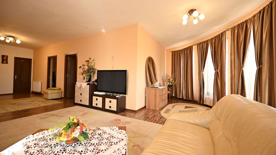 Casa P+1E, cu anexe si hala - Poză 14