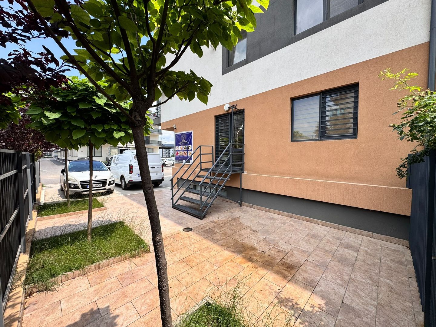 SPATIU ADIMISTRATIV - CURTE PRORIE 78MP, 2 PARCARI + AFACERE LA CHEIE - Poză 3